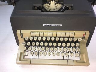 MAQUINA DE ESCRIBIR OLIVETTI LINEA 98