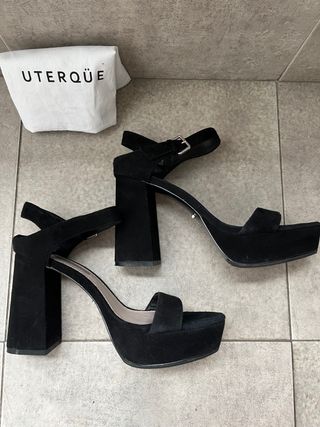 Sandalias negras plataforma Uterque