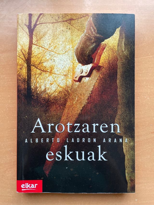 LIBRO AROTZAREN ESKUAK