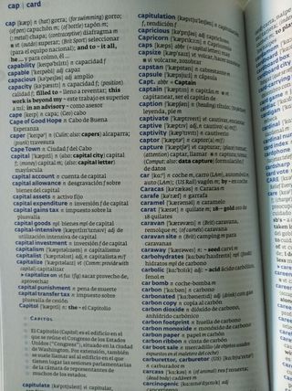 Diccionario inglés Collins compact plus.