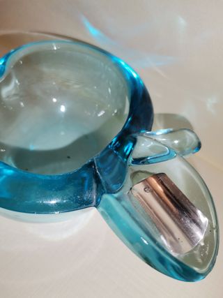 Cenicero de cristal azul