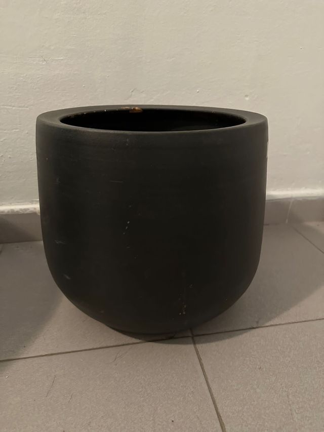 Maceta cerámica.