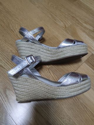 oportunidad!! sandalias de cuña plateadas N39