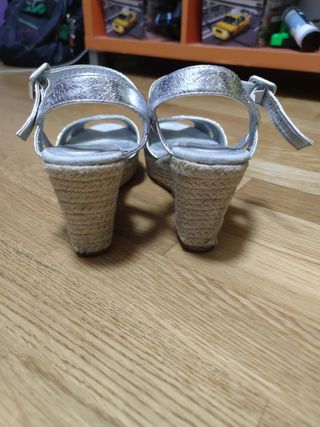 oportunidad!! sandalias de cuña plateadas N39