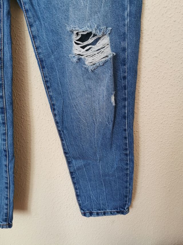 Pantalón chica talla 38 de Lefties.