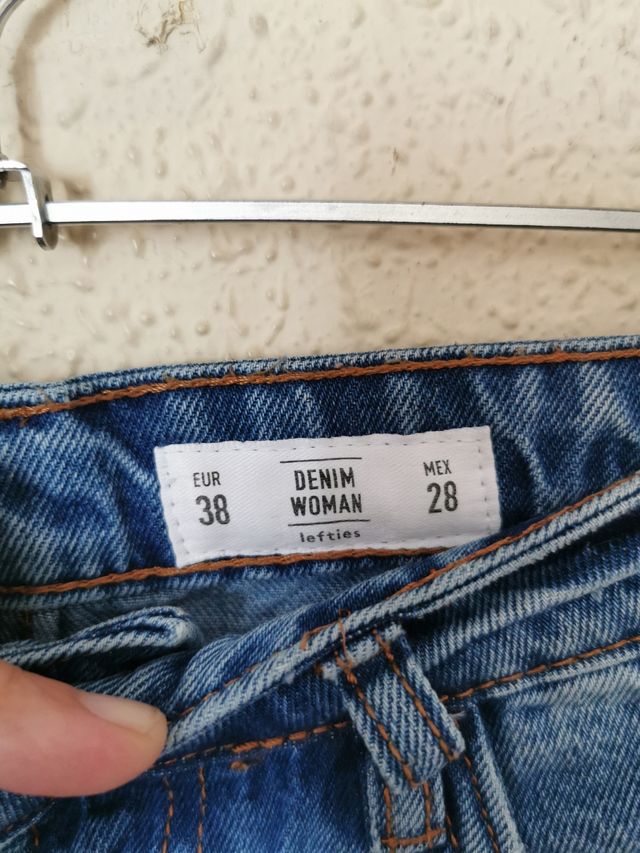 Pantalón chica talla 38 de Lefties.