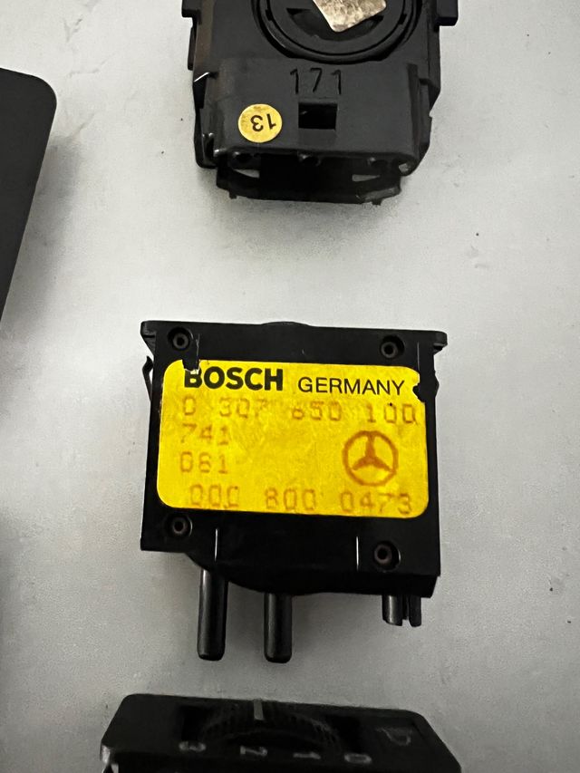 Regulador altura luces Mercedes 190 W201