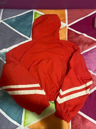 chaqueta roja Bershka 