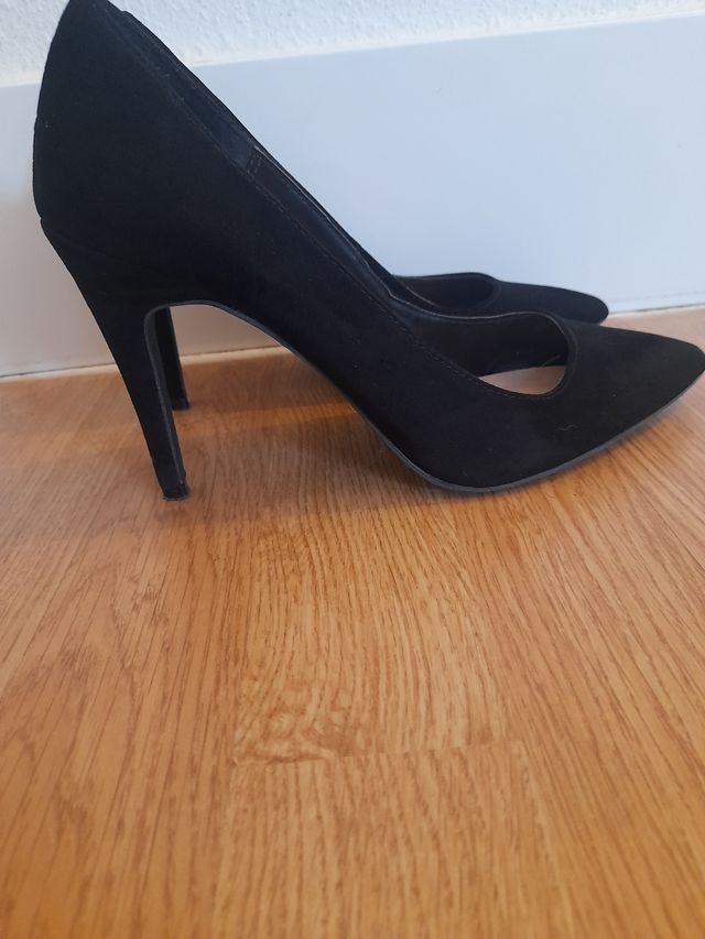 Tacones de ante negro. Talla 39