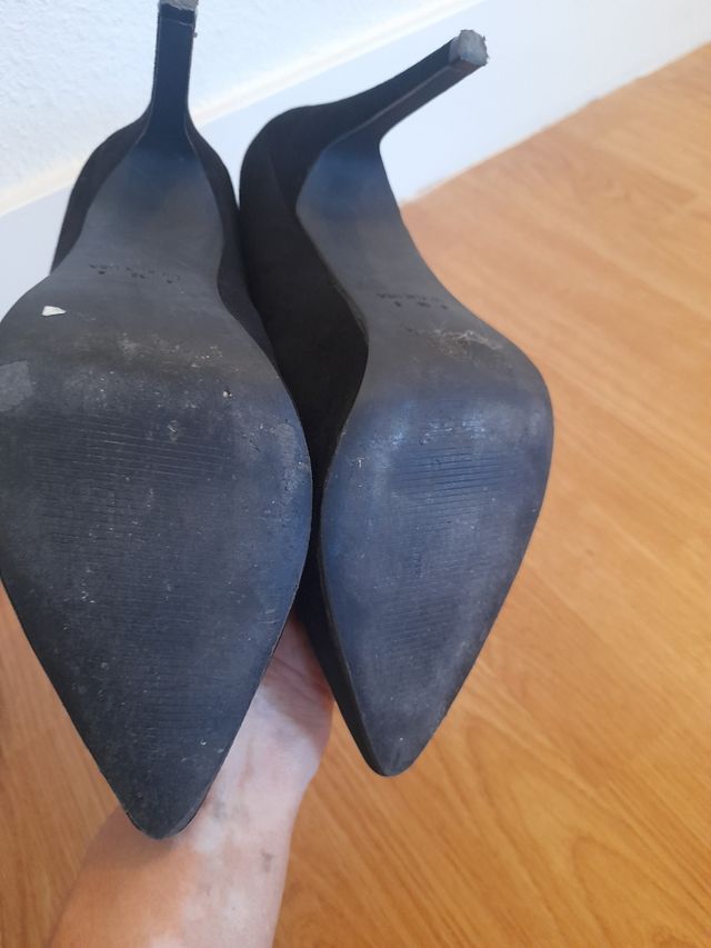 Tacones de ante negro. Talla 39