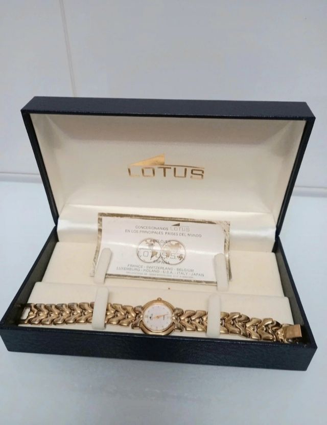 Reloj Lotus