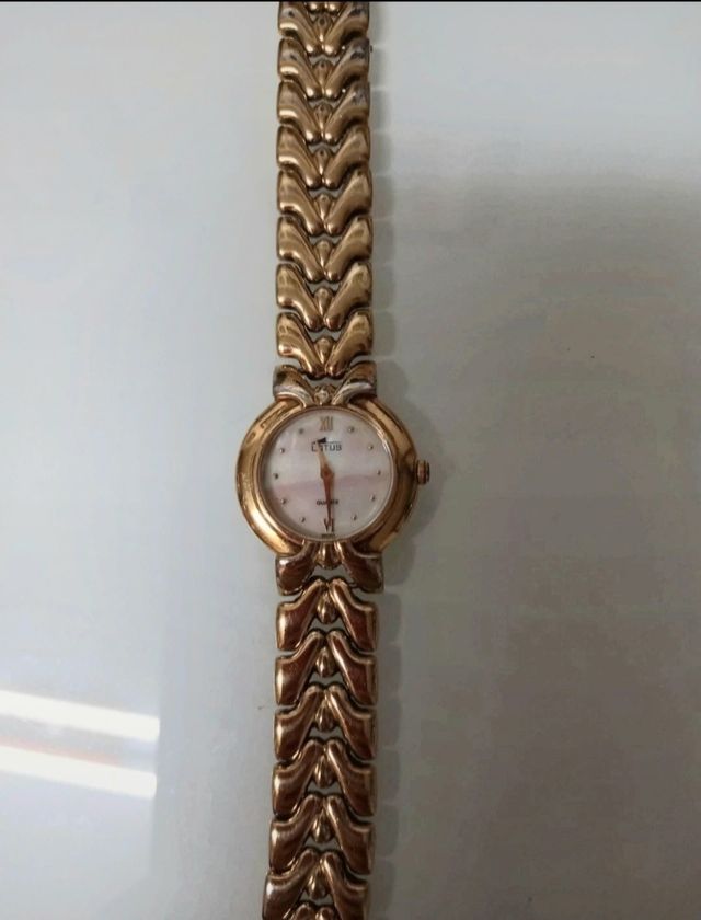 Reloj Lotus