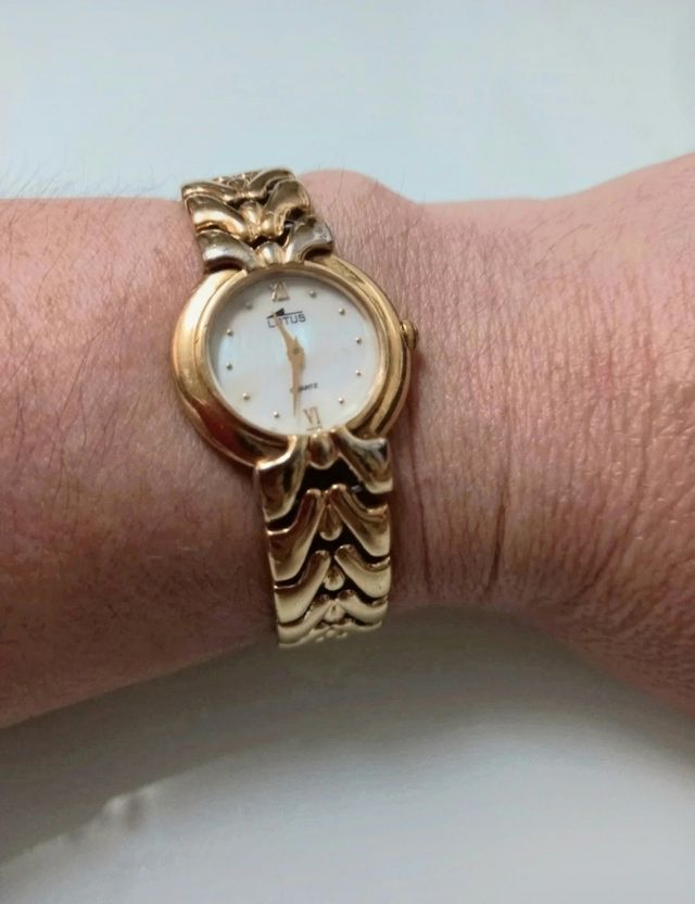 Reloj Lotus