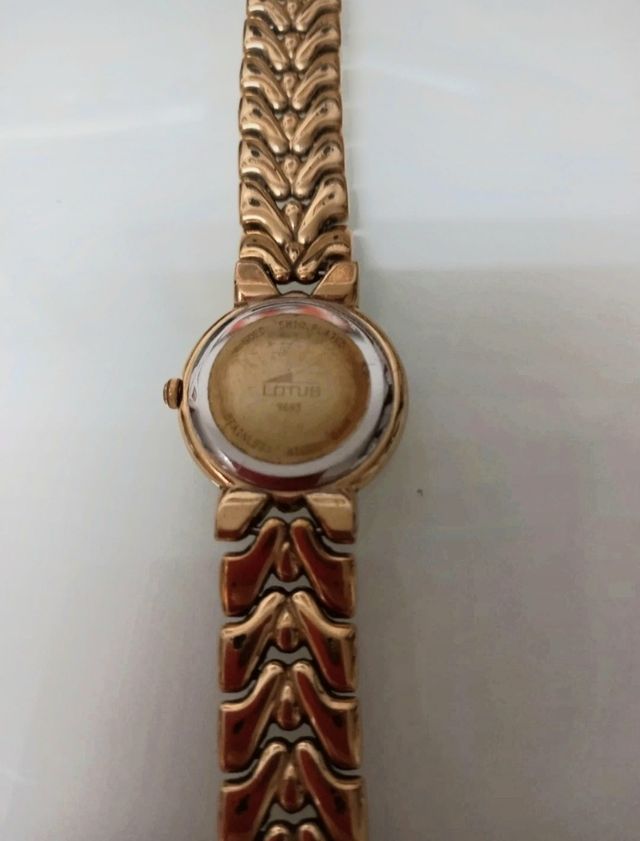 Reloj Lotus