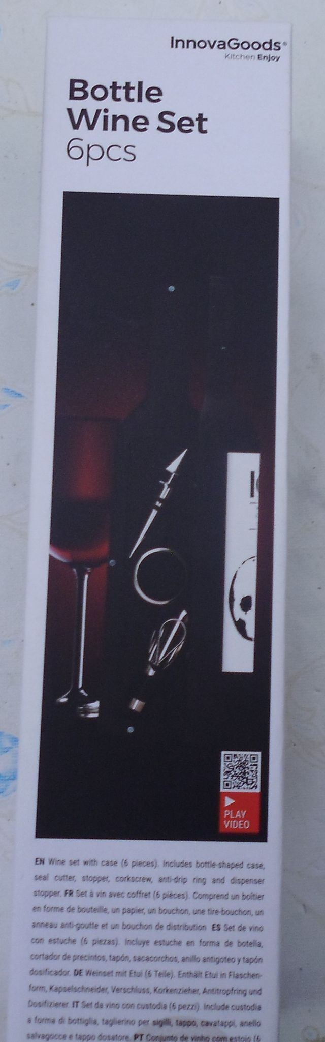 Estuche con forma de botella o caja con accesorios