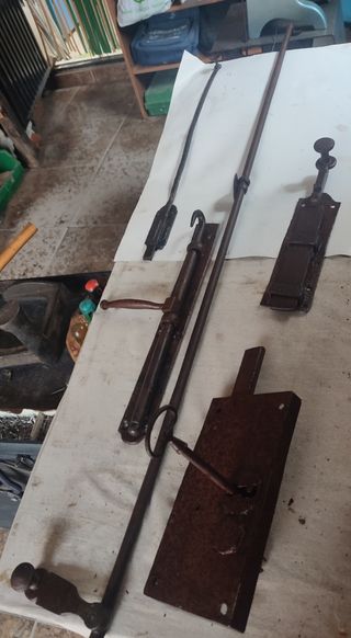 herrajes de portadas antiguas de madera