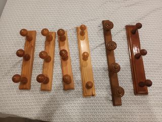 Gran Oferta! Lote de perchas en madera.