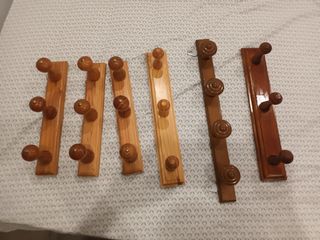 Gran Oferta! Lote de perchas en madera.