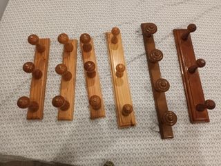 Gran Oferta! Lote de perchas en madera.