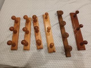 Gran Oferta! Lote de perchas en madera.