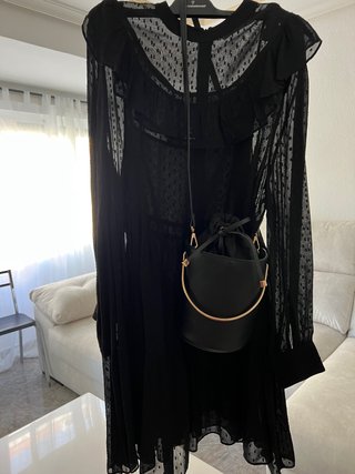 Vestido negro Zara