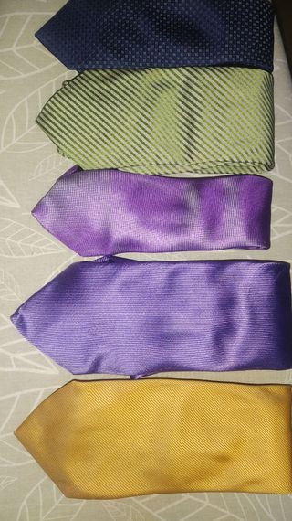 corbatas de diferentes marcas