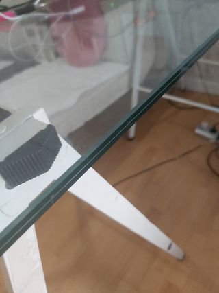 Mesa de estudio de cristal con caballetes