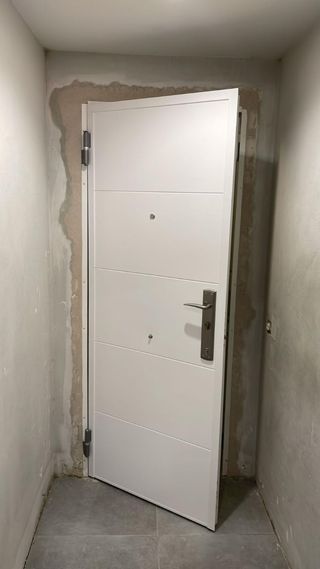 Puertas de seguridad y Cerrajería 613077646