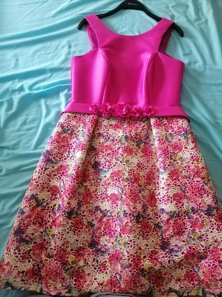 Vestido fiesta color fucsia con bordado flores
