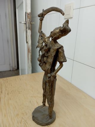Figura escultura étnica africana en bronce