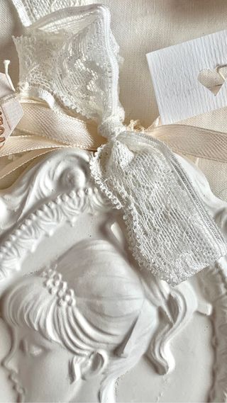 Medaglione vintage in gesso