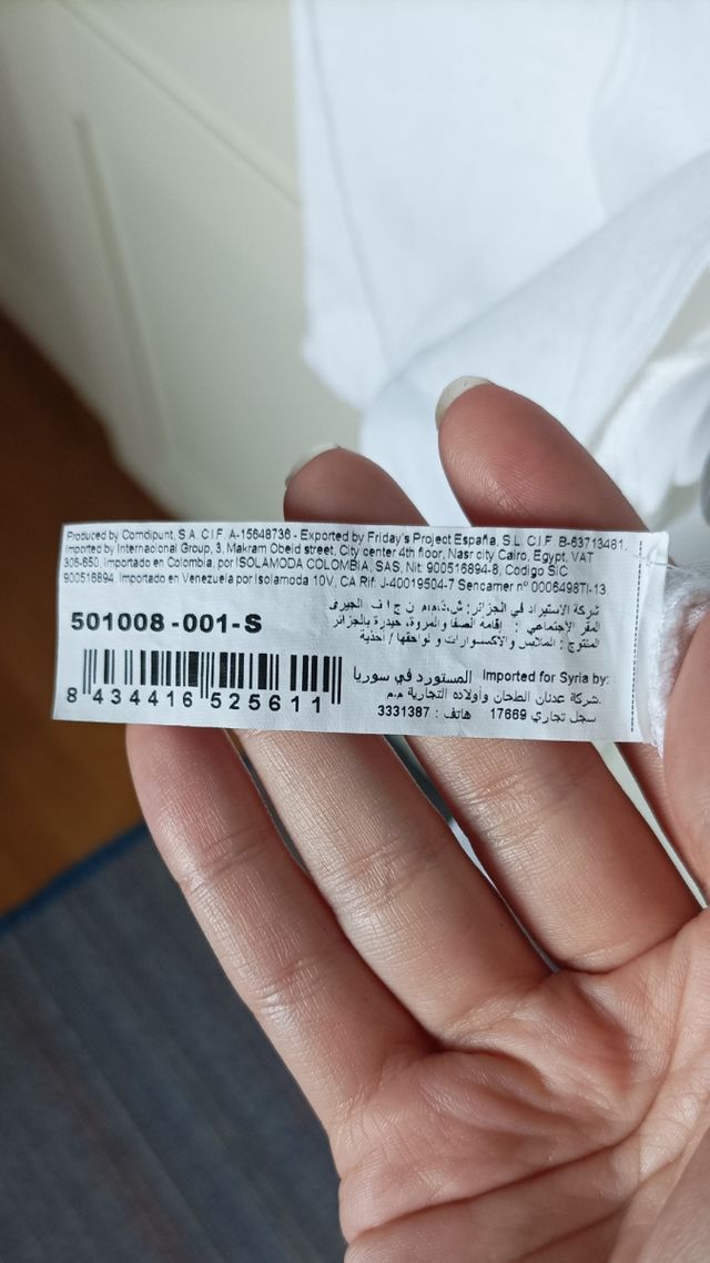 White top with front knot