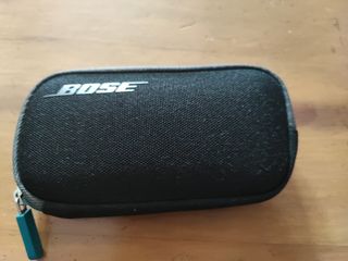 Cover originale per cuffie Bose.