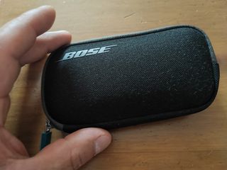 Cover originale per cuffie Bose.