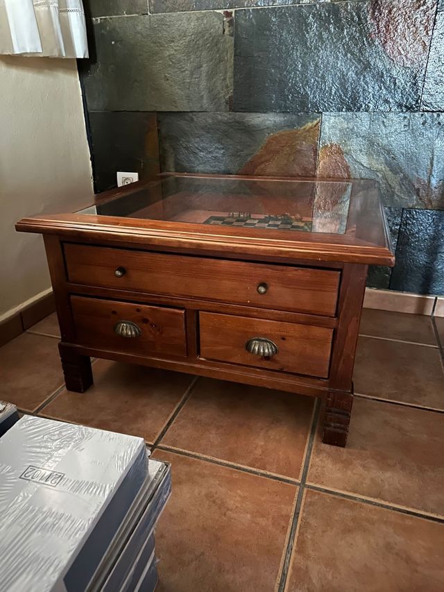 Mesa con vitrina vintage