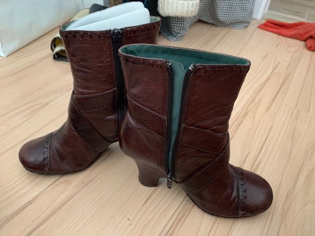 Botines piel color vino