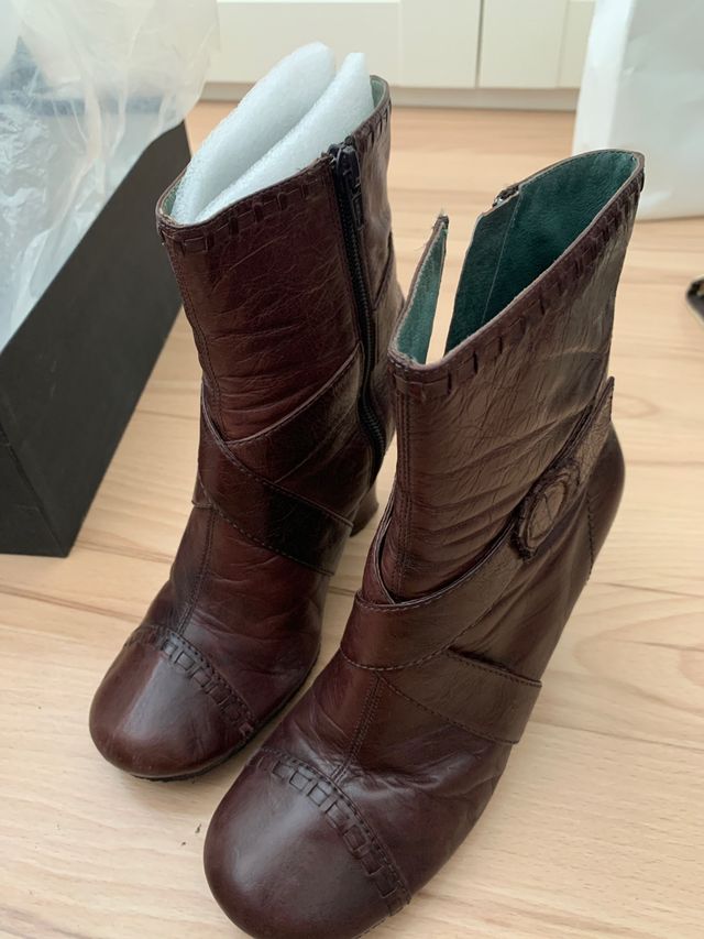 Botines piel color vino