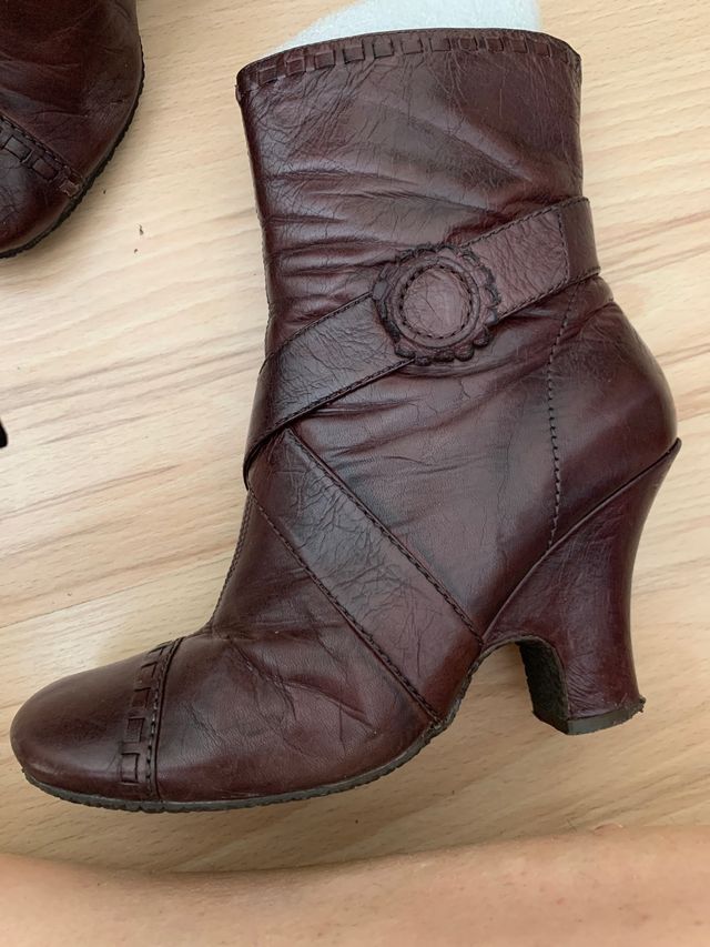 Botines piel color vino