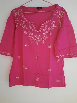 caftan o blusa fucsia bordada talla XS