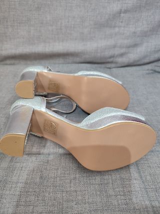 SANDALIAS C/TACON PLATEADAS