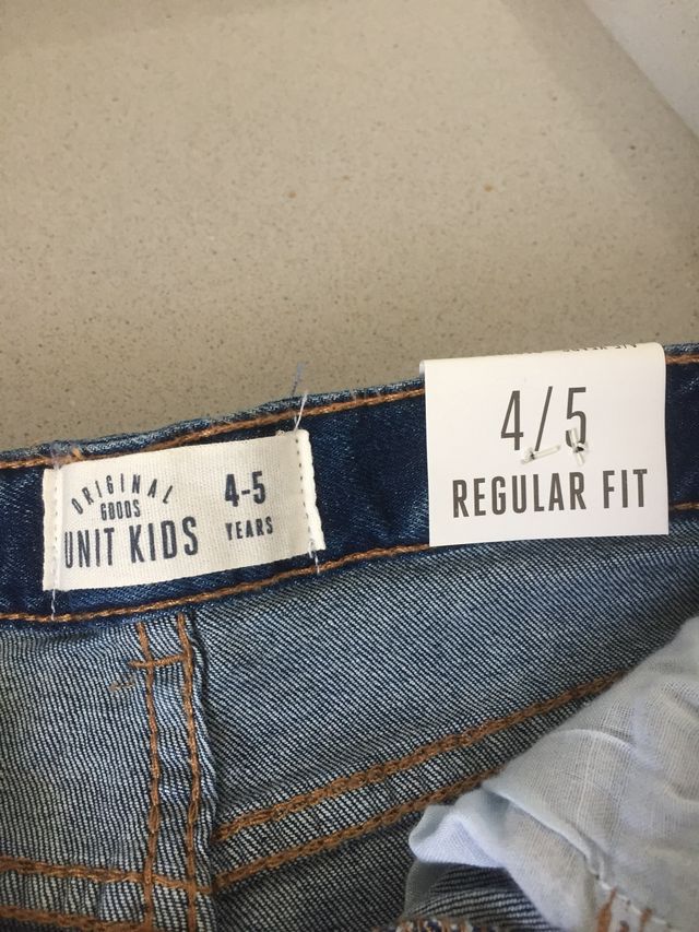 Pantalón Vaquero niño 4-5 años.Nuevo .