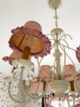 Lampara de araña blanca