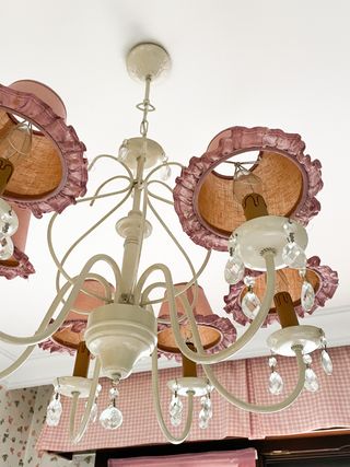 Lampara de araña blanca