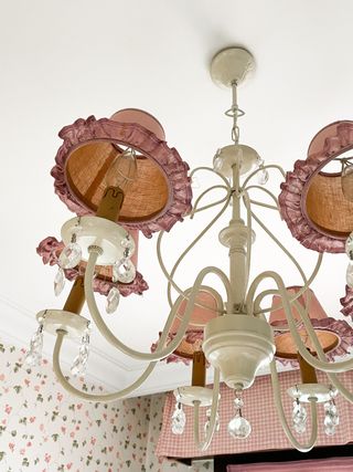 Lampara de araña blanca