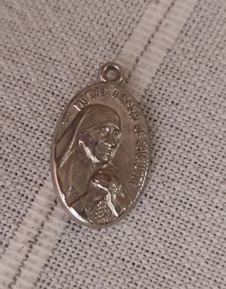 Medalla Plata Teresa de Calcuta.