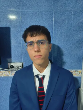 Clases de Historia y política online.