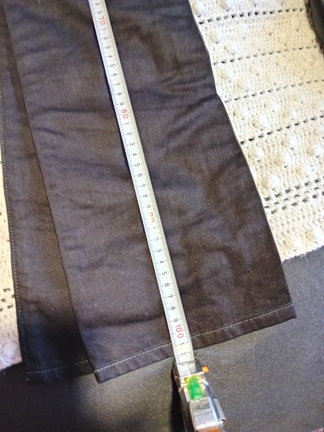 pantalon sin estrenar,lo vendo por confusión