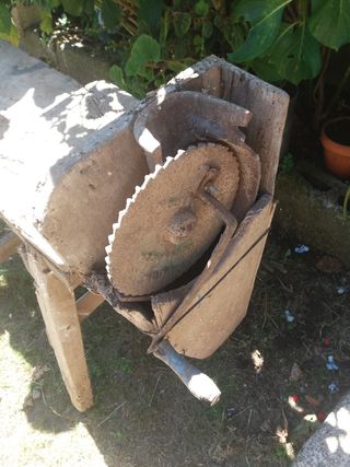 Antigua desgranadora de maíz