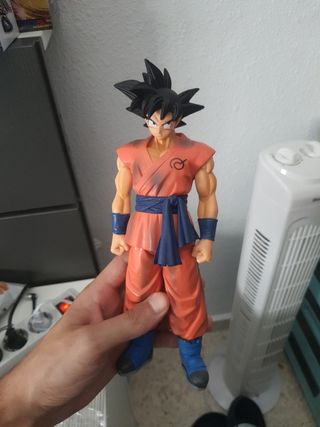 Figuras de goku y goku ssj