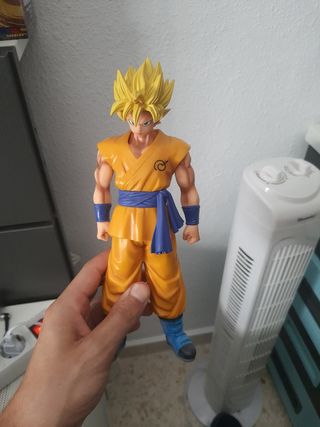 Figuras de goku y goku ssj